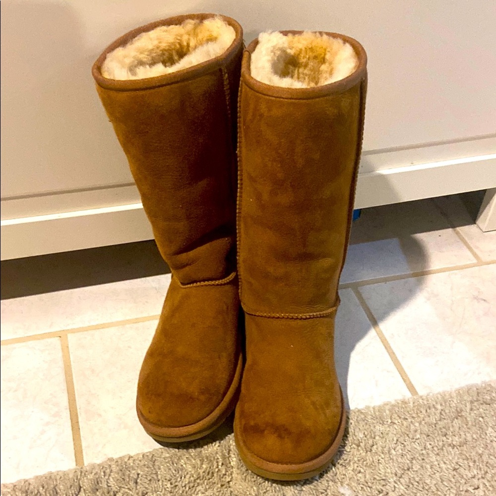 Uggs, great condition camel colored UGG boots